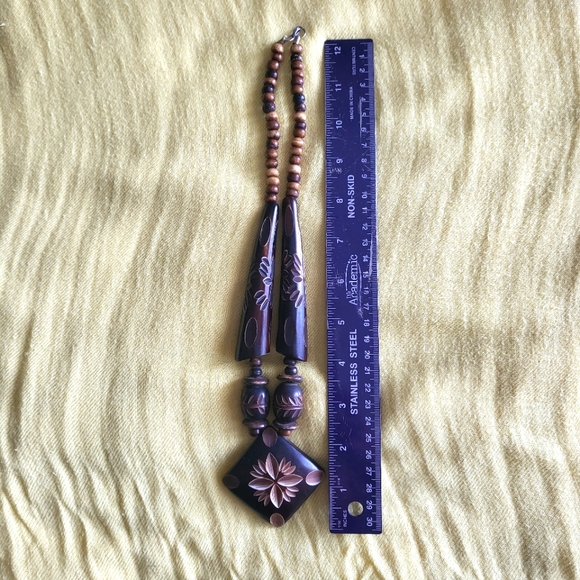 Wood Necklace - Picture 4 of 10